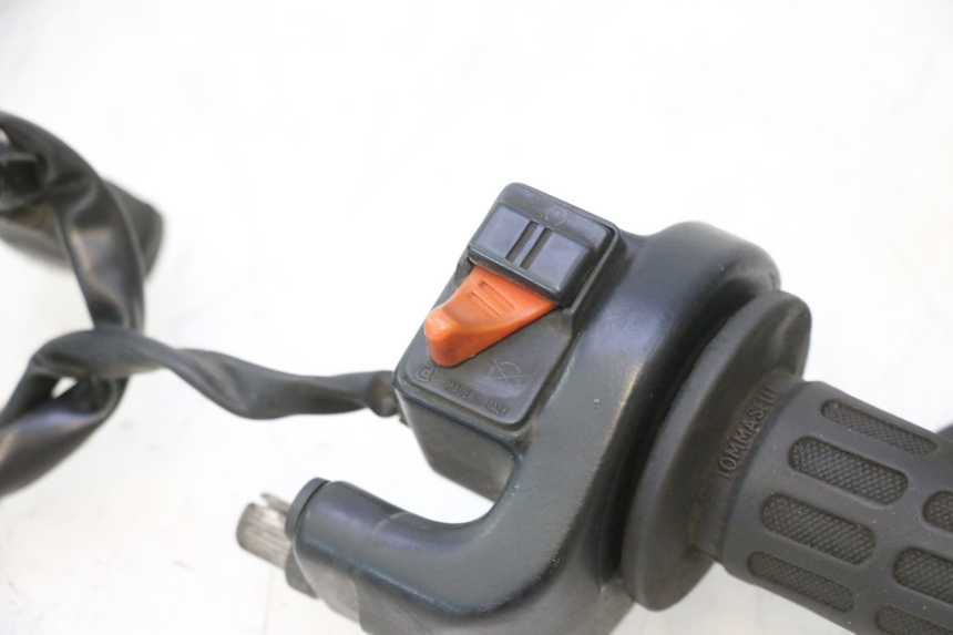 photo de COMMUTATORE DESTRO MZ RT 125 (2000 - 2008) - Dettagli dei punti di fissaggio