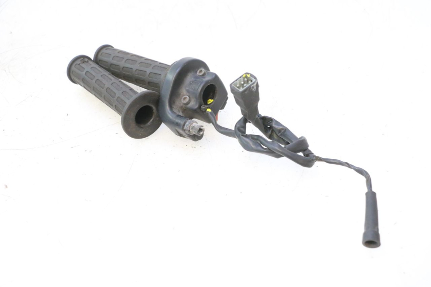 photo de COMMUTATORE DESTRO MZ RT 125 (2000 - 2008) - Stato della superficie e materiale