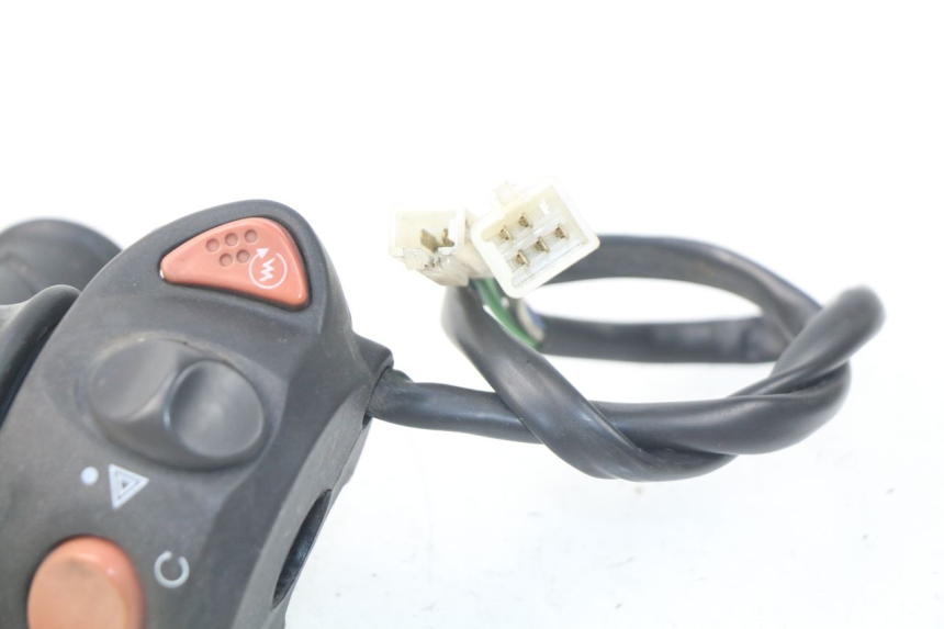 photo de COMANDO DESTRO PEUGEOT SATELIS 300 (2012 - 2015) - Dettagli dei punti di fissaggio