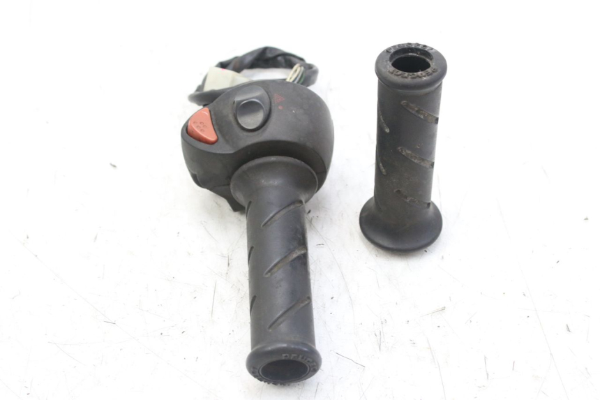 photo de MANUBRIO DESTRO PEUGEOT SATELIS 125 (2010 - 2012) - Zoom sullo stato d'uso