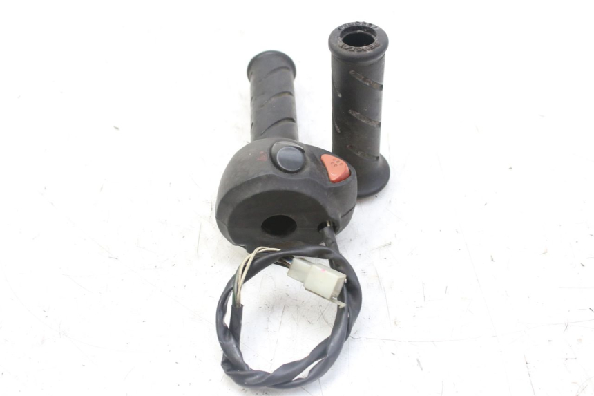 photo de MANUBRIO DESTRO PEUGEOT SATELIS 125 (2010 - 2012) - Primo piano tecnico