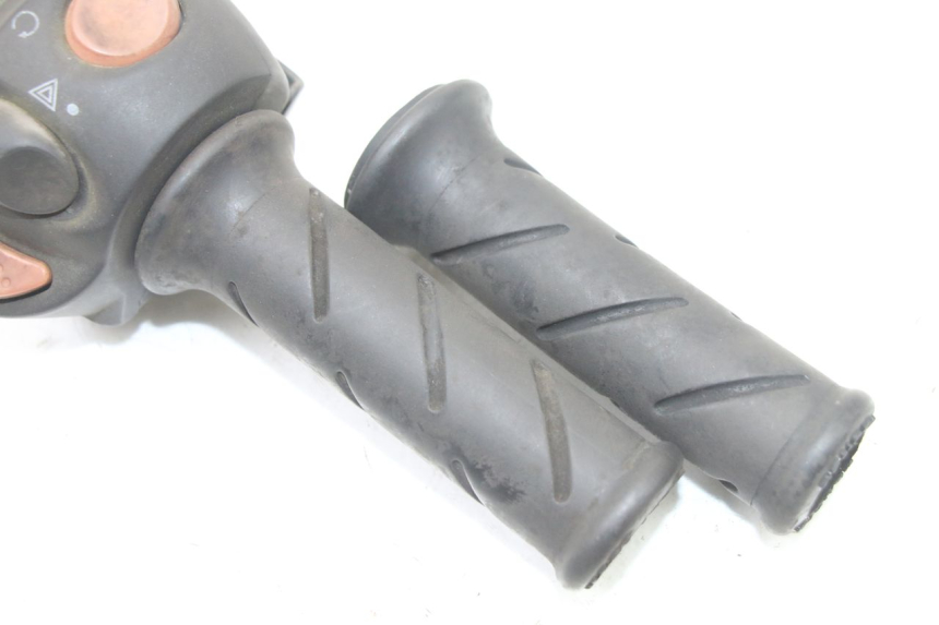 photo de COMMUTATORE DESTRO PEUGEOT SATELIS 125 (2013 - 2018) - Zoom sullo stato d'uso