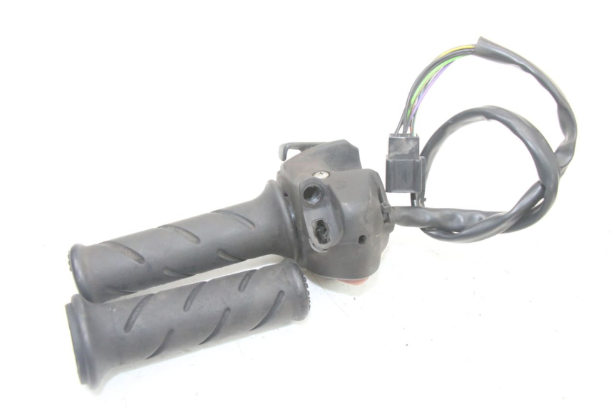 photo de COMMUTATORE DESTRO PEUGEOT SATELIS 125 (2013 - 2018) - Primo piano tecnico