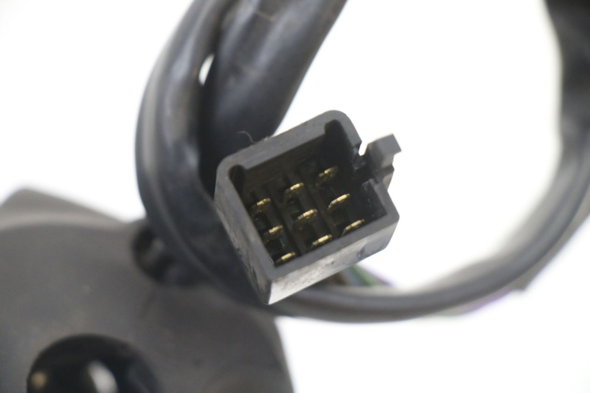 photo de COMMUTATORE DESTRO PEUGEOT SATELIS 125 (2013 - 2018) - Dettagli dei punti di fissaggio