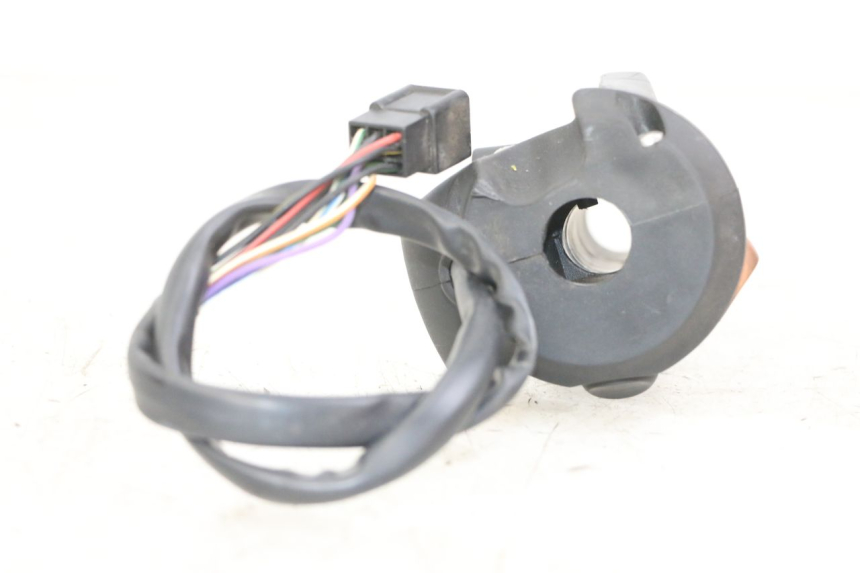 photo de COMMUTATORE DESTRO PEUGEOT SATELIS 125 (2013 - 2018) - Zoom sullo stato d'uso