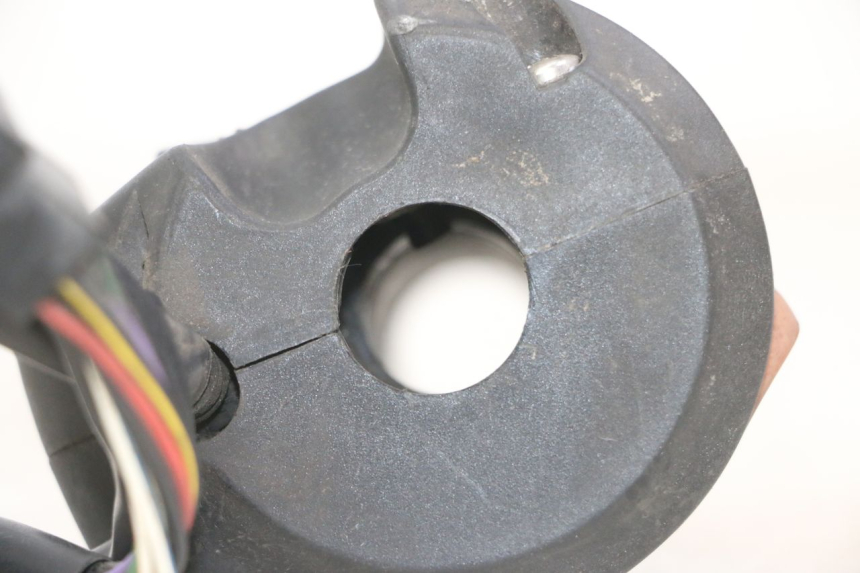 photo de COMMUTATORE DESTRO PEUGEOT SATELIS 125 (2013 - 2018) - Zoom sullo stato d'uso