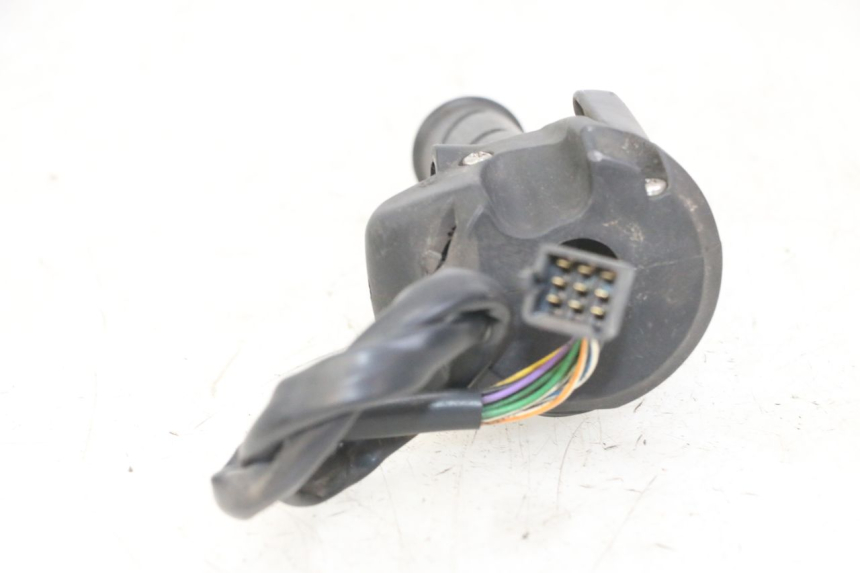 photo de COMMUTATORE DESTRO PEUGEOT SATELIS 125 (2013 - 2018) - Altra angolazione