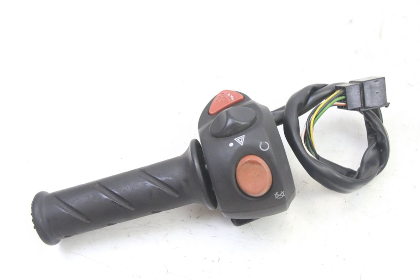 photo de COMMUTATORE DESTRO PEUGEOT SATELIS 125 (2013 - 2018) - Zoom sullo stato d'uso