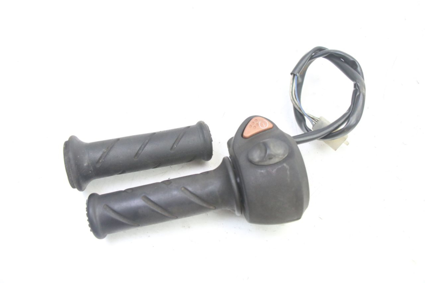 photo de COMMUTATORE DESTRO PEUGEOT SATELIS 250 (2006 - 2012) - Zoom sullo stato d'uso