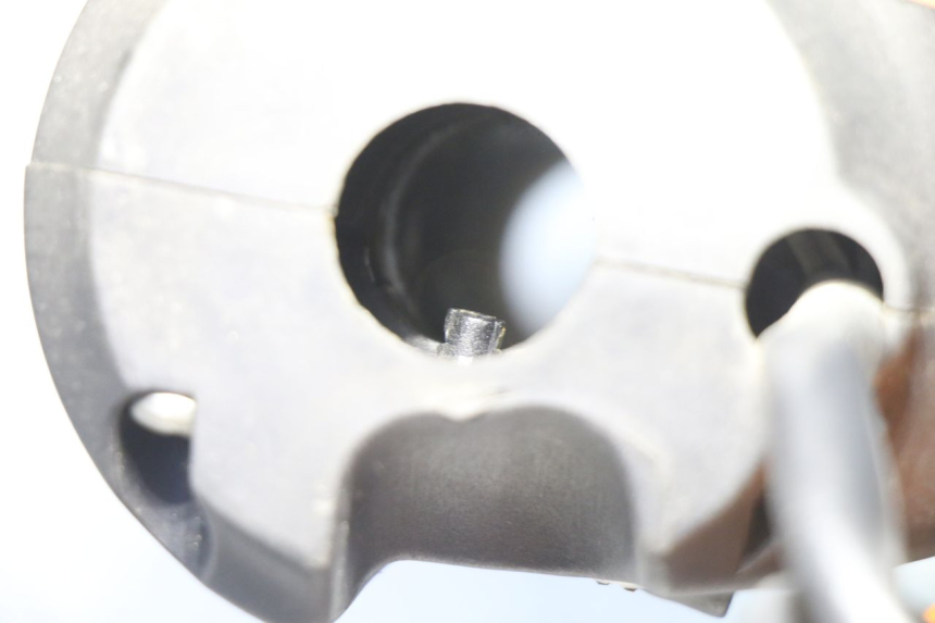 photo de COMMUTATORE DESTRO PEUGEOT SATELIS 250 (2006 - 2012) - Primo piano tecnico