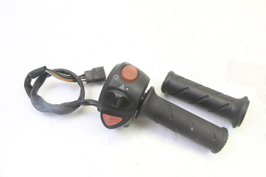 photo de COMMUTATORE DESTRO PEUGEOT SATELIS 125 (2013 - 2018) - Vista principale