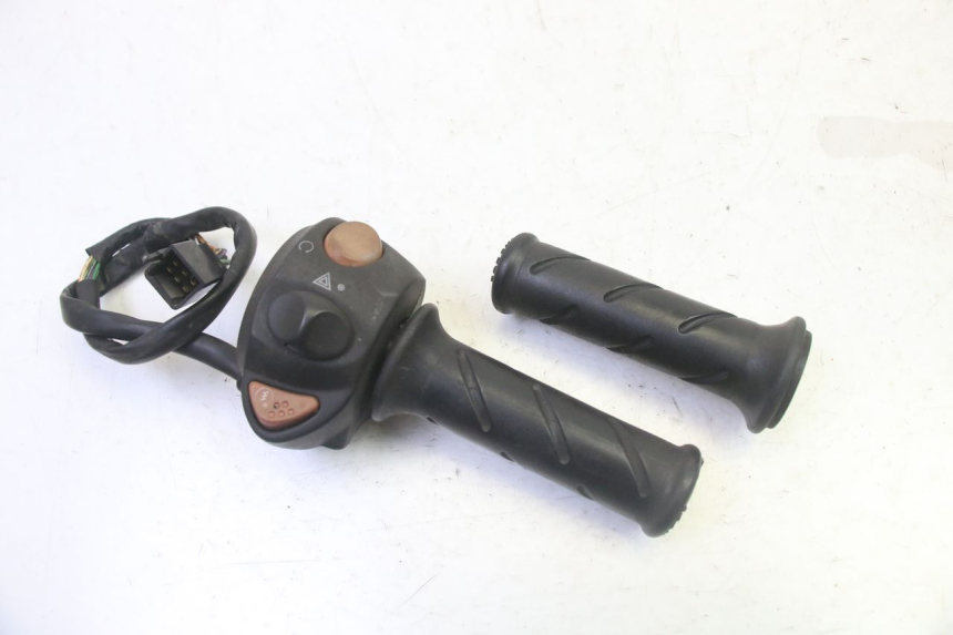 photo de COMMUTATORE DESTRO PEUGEOT SATELIS 125 (2013 - 2018) - Vista principale