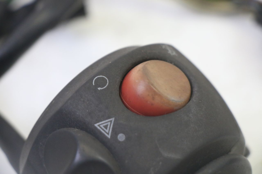 photo de COMMUTATORE DESTRO PEUGEOT SATELIS 125 (2013 - 2018) - Altra angolazione