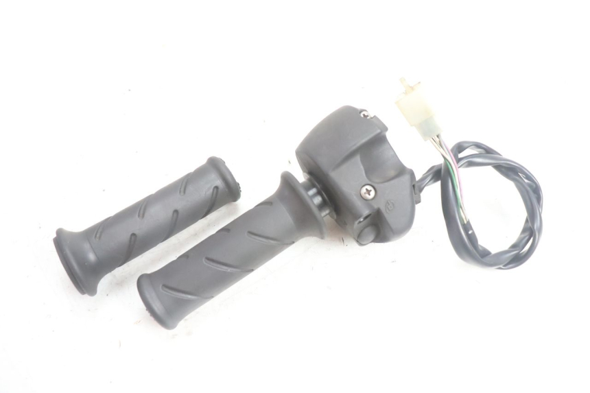 photo de COMMODO DESTRO PEUGEOT SATELIS 125 (2006 - 2009) - Primo piano tecnico