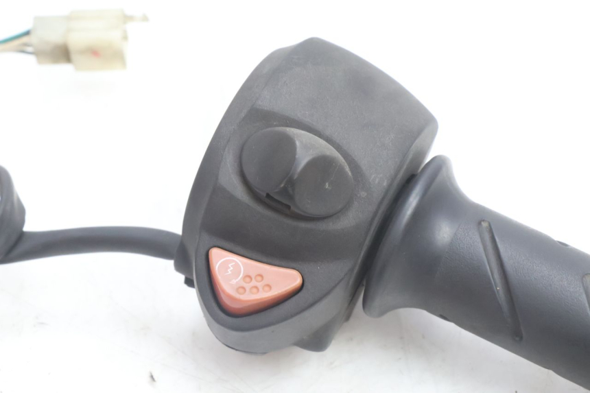 photo de COMMODO DESTRO PEUGEOT SATELIS 125 (2006 - 2009) - Dettaglio del componente