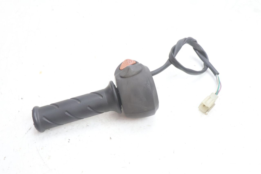 photo de COMMODO DESTRO PEUGEOT SATELIS 125 (2006 - 2009) - Primo piano tecnico