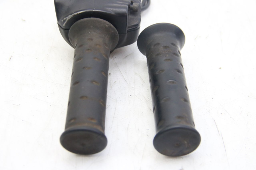 photo de MANUBRIO DESTRO APRILIA SCARABEO 4T 50 (2009 - 2017) - Primo piano tecnico