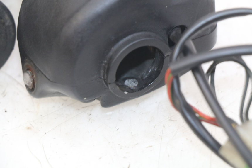 photo de MANUBRIO DESTRO APRILIA SCARABEO 100 (2003 - 2012) - Vista d'insieme del prodotto