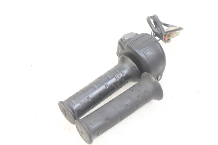 photo de MANUBRIO DESTRO APRILIA SCARABEO 100 (2003 - 2012) - Dettagli dei punti di fissaggio