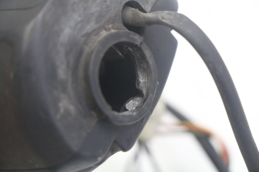 photo de MANUBRIO DESTRO APRILIA SCARABEO 100 (2003 - 2012) - Altra angolazione