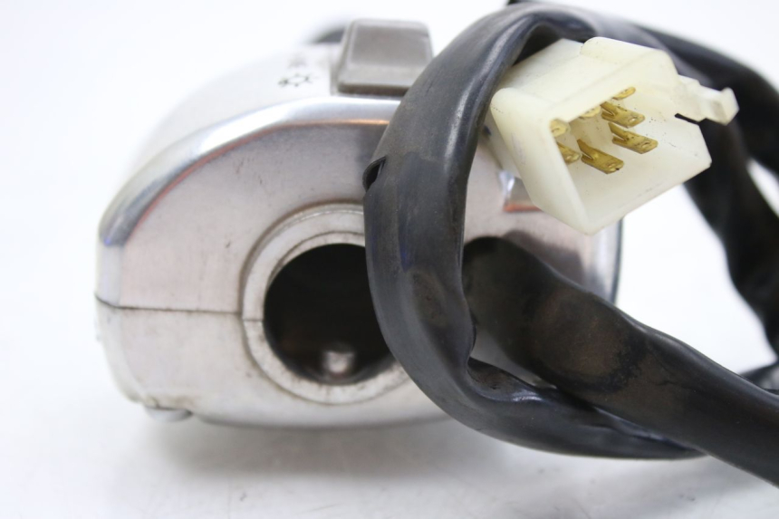 photo de MANUBRIO DESTRO KYMCO SENTO 100 (2008 - 2013) - Dettagli dei punti di fissaggio