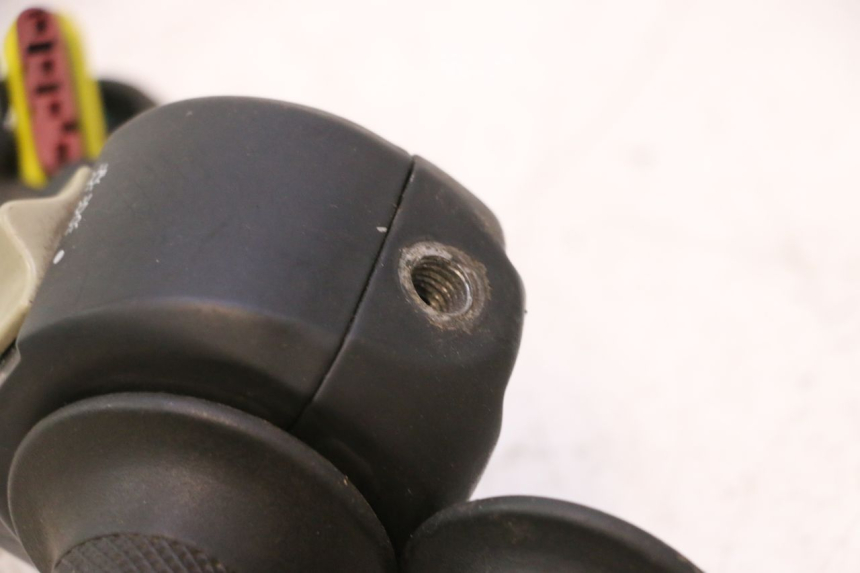 photo de COMMUTATORE DESTRO RIDE SLASH 2T 50 (2012 - 2014) - Stato della superficie e materiale