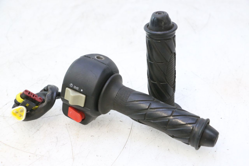 photo de COMMUTATORE DESTRO RIDE SLASH 2T 50 (2012 - 2014) - Ricambio usato controllato