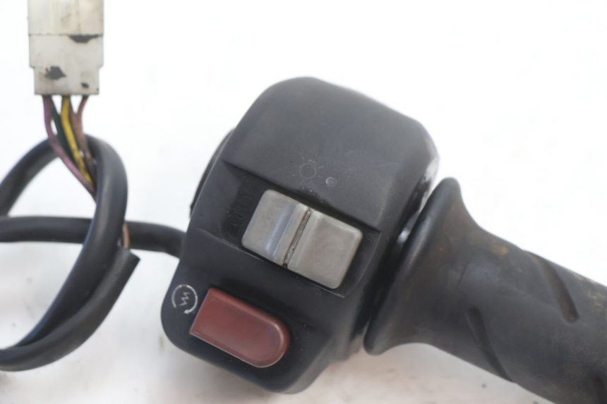 photo de MANUBRIO DESTRO PEUGEOT SPEEDFIGHT LC 50 (1996 - 2002) - Dettaglio del componente