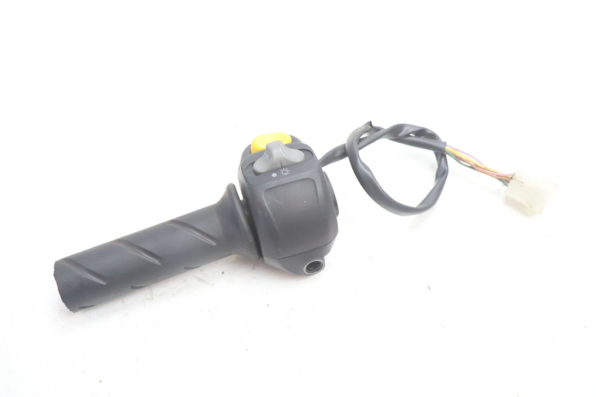 photo de MANUBRIO DESTRO PEUGEOT SPEEDFIGHT LC 50 (1996 - 2002) - Primo piano tecnico