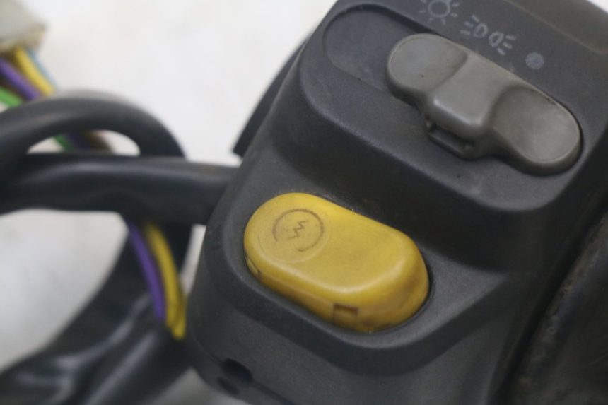 photo de MANUBRIO DESTRO PEUGEOT SPEEDFIGHT 100 (1997 - 2007) - Altra angolazione