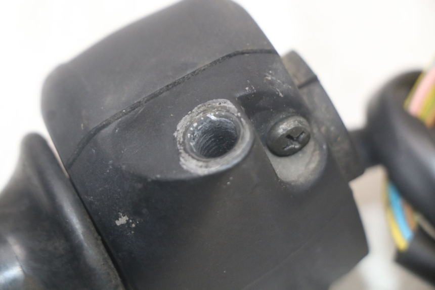 photo de MANUBRIO DESTRO PEUGEOT SPEEDFIGHT 100 (1997 - 2007) - Dettagli dei punti di fissaggio