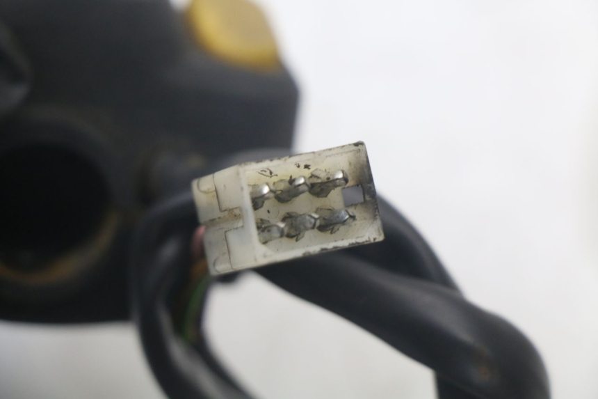 photo de MANUBRIO DESTRO PEUGEOT SPEEDFIGHT 100 (1997 - 2007) - Marcature e riferimenti originali