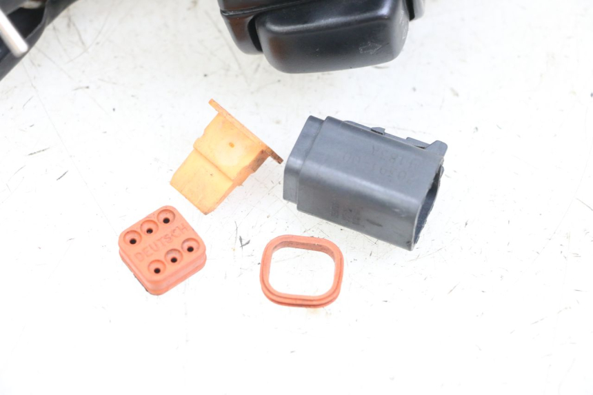 photo de COMMUTATORE DESTRO HARLEY DAVIDSON SPORTSTER XL CUSTOM 1200 (2003 - 2004) - Vista d'insieme del prodotto