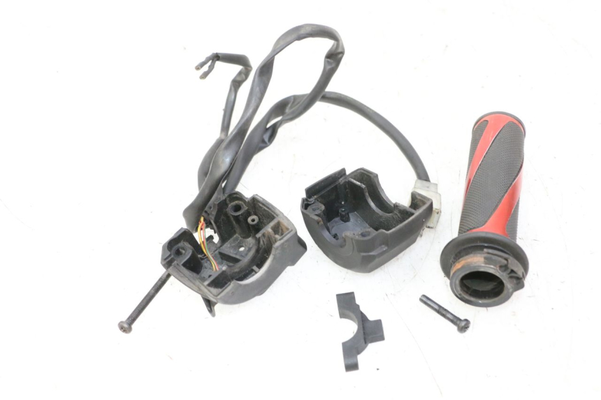 photo de COMMUTATORE DESTRO APRILIA SR R 2T LC 50 (2018 - 2021) - Dettaglio del componente