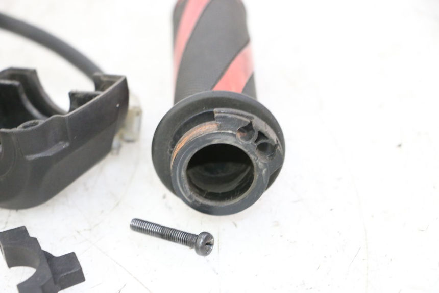 photo de COMMUTATORE DESTRO APRILIA SR R 2T LC 50 (2018 - 2021) - Altra vista dell'articolo