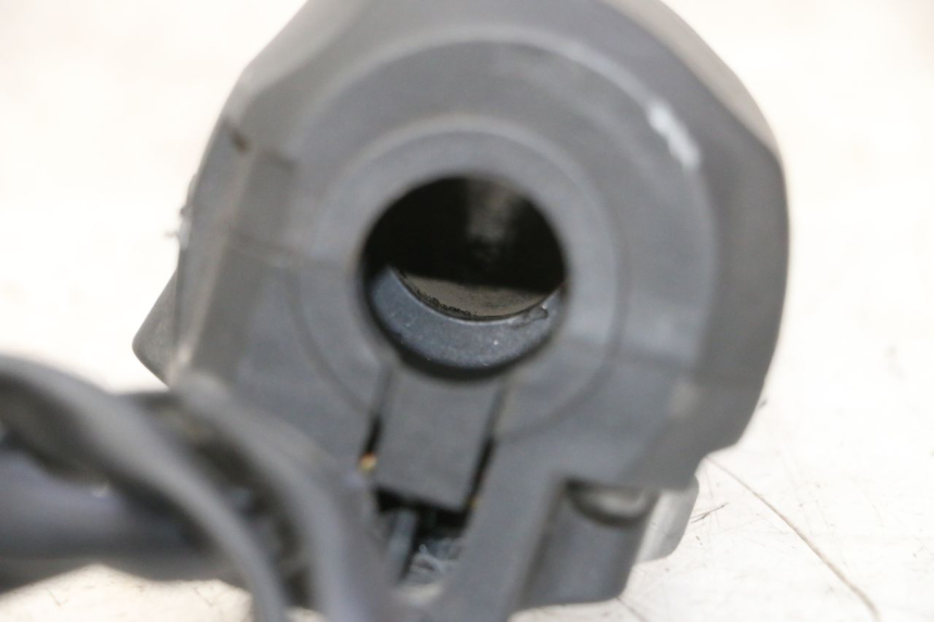 photo de COMMUTATORE DESTRO APRILIA SR R 2T LC 50 (2018 - 2021) - Altra angolazione