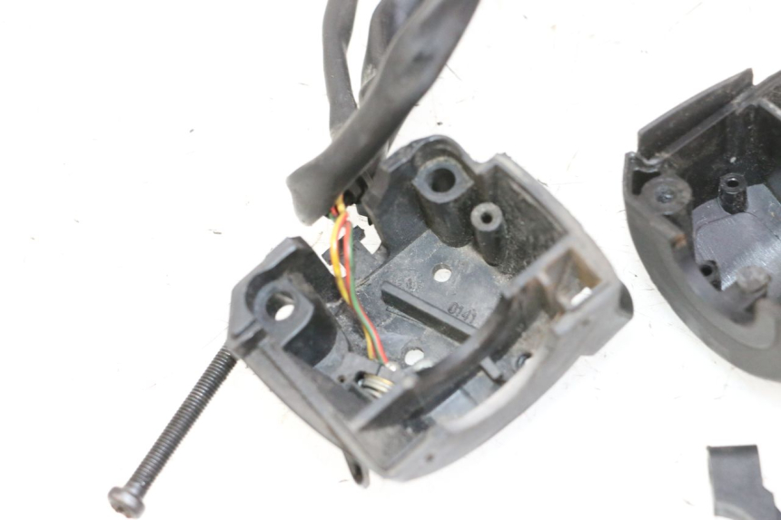 photo de COMMUTATORE DESTRO APRILIA SR R 2T LC 50 (2018 - 2021) - Marcature e riferimenti originali