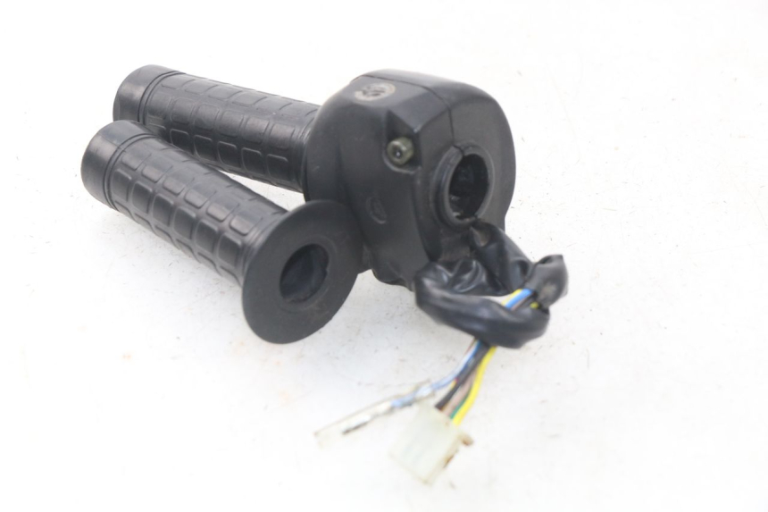 photo de COMANDO DESTRO FYM STRADA 50 (2007 - 2014) - Primo piano tecnico