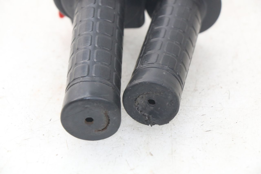 photo de COMANDO DESTRO FYM STRADA 50 (2007 - 2014) - Dettagli dei punti di fissaggio