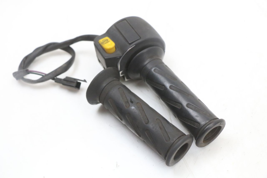 photo de COMMUTATORE DESTRO PEUGEOT STREETZONE 2T 50 (2014 - 2019) - Altra angolazione