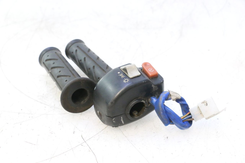 photo de COMMUTATORE DESTRO KYMCO SUPER 8 2T 50 (2007 - 2013) - Altra angolazione