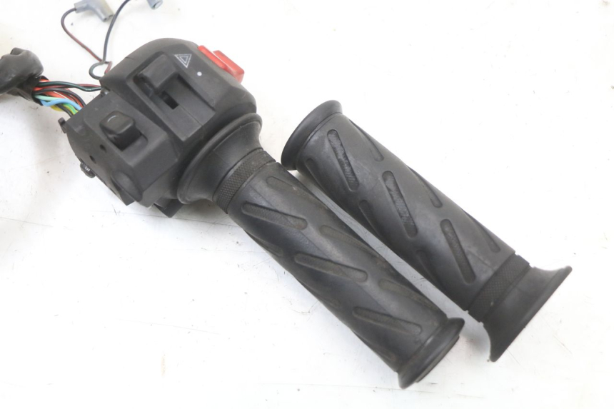 photo de COMMUTATORE DESTRO SUZUKI BURGMAN 125 (2018 - 2021) - Dettaglio del componente