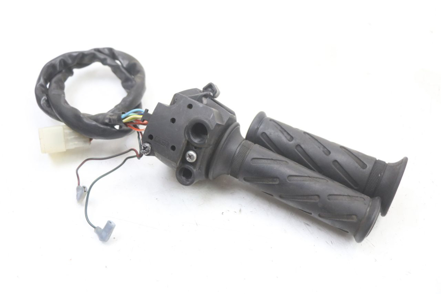 photo de COMMUTATORE DESTRO SUZUKI BURGMAN 125 (2018 - 2021) - Primo piano tecnico