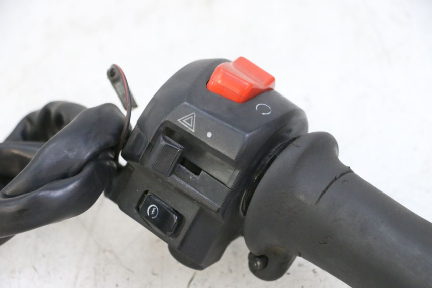 photo de COMMUTATORE DESTRO SUZUKI BURGMAN 125 (2015 - 2017) - Ricambio usato controllato