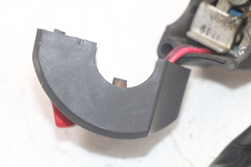 photo de MANUBRIO DESTRO YAMAHA TDM ABS 900 (2002 - 2014) - Primo piano tecnico