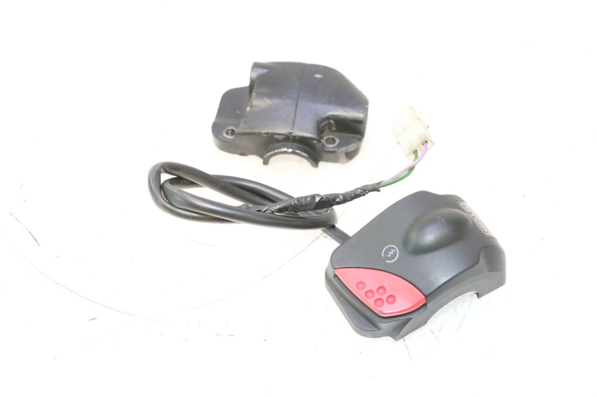 photo de COMMUTATORE DESTRO PEUGEOT TREKKER TKR 50 (2005 - 2014) - Dettaglio del componente