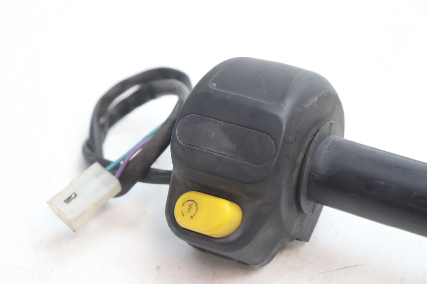 photo de MANUBRIO DESTRO PEUGEOT TREKKER 50 (1995 - 2004) - Dettaglio del componente