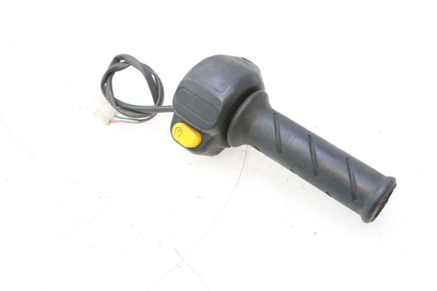 photo de MANUBRIO DESTRO PEUGEOT TREKKER 50 (1995 - 2004) - Vista principale