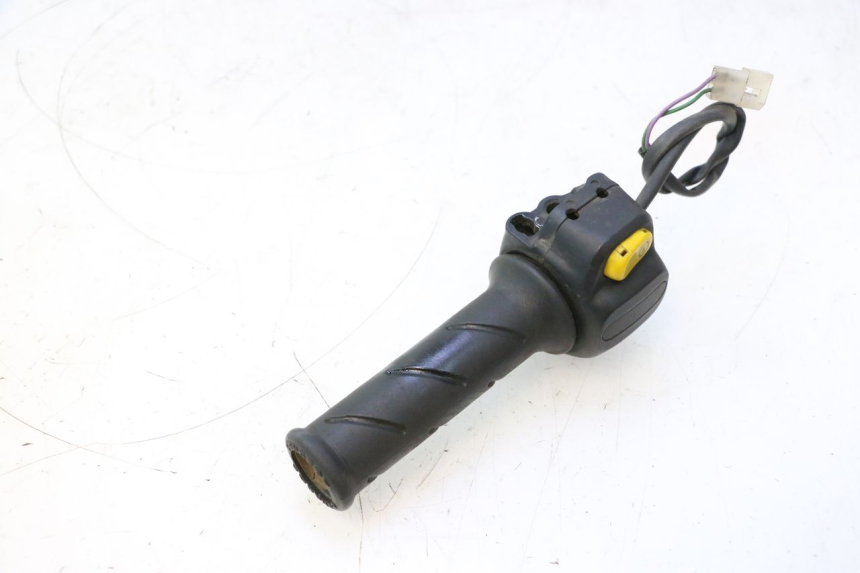 photo de MANUBRIO DESTRO PEUGEOT TREKKER 50 (1995 - 2004) - Dettaglio del componente