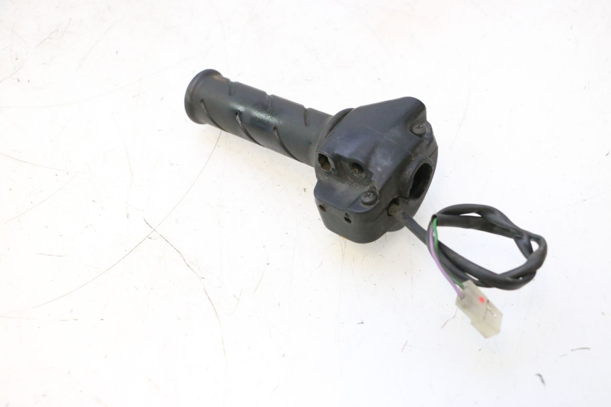 photo de MANUBRIO DESTRO PEUGEOT TREKKER 50 (1995 - 2004) - Zoom sullo stato d'uso